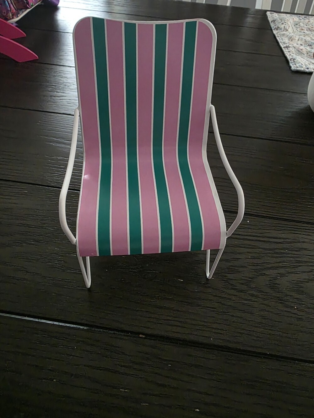 Pink And Green Beach Chair Table Decor
